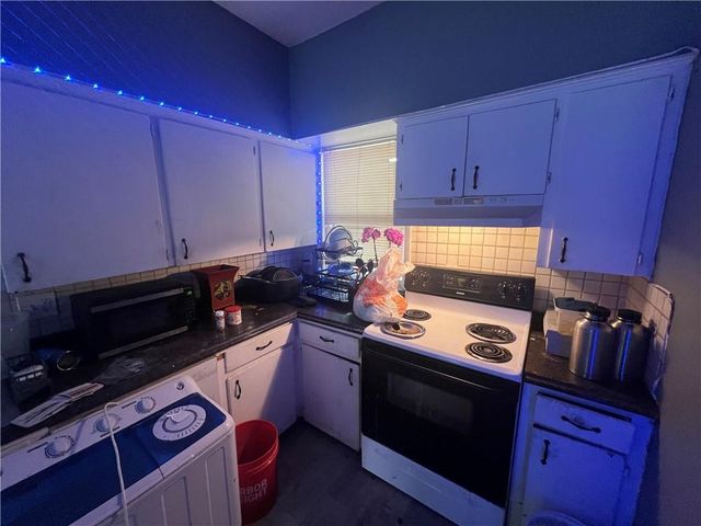 8000 Wayne Avenue, Kansas City, MO 64131