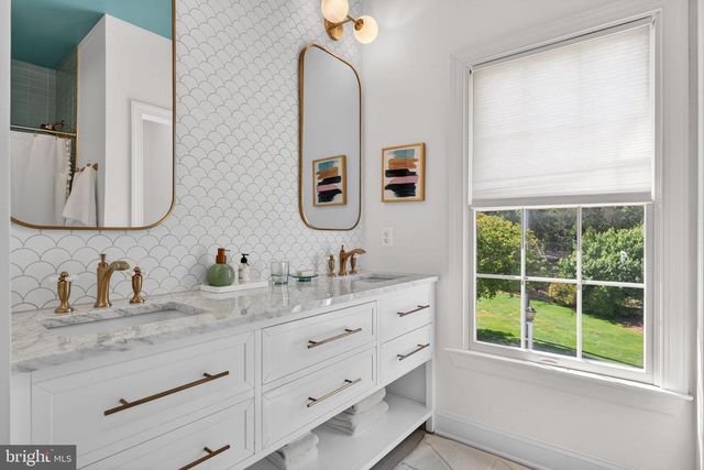 25301 POLAND RD, Chantilly, VA 20152