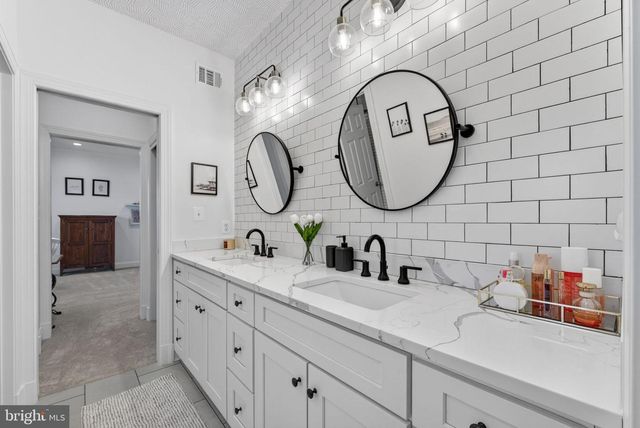 25301 POLAND RD, Chantilly, VA 20152