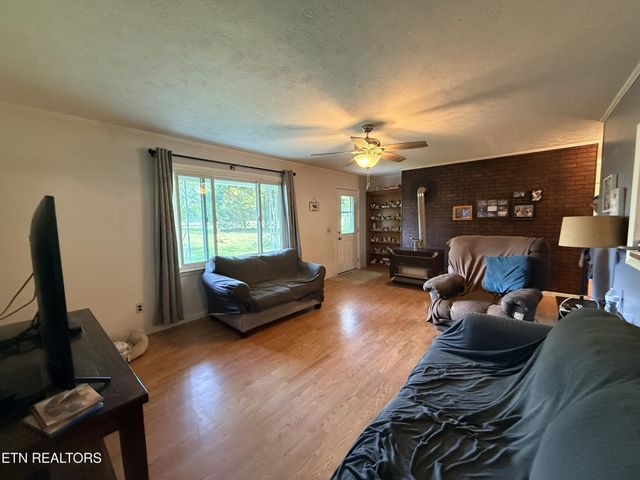 1200 Banner Springs Rd, Jamestown, TN 38556