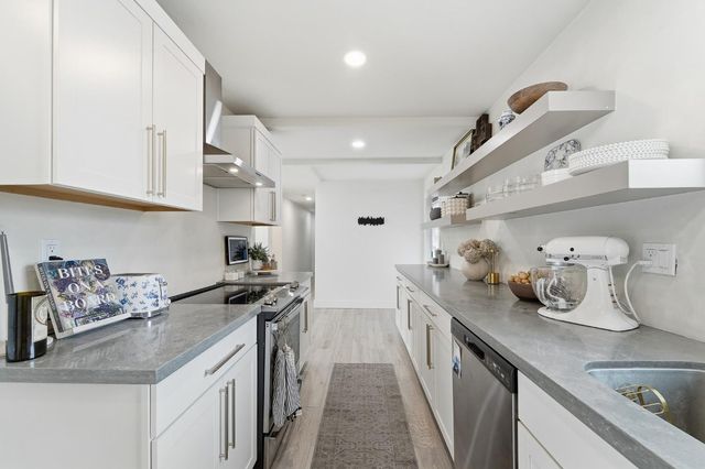 2124 Scenic Dr, Modesto, CA 95355