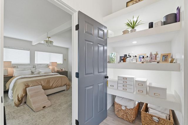 2124 Scenic Dr, Modesto, CA 95355