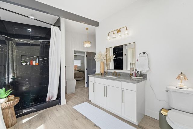 2124 Scenic Dr, Modesto, CA 95355