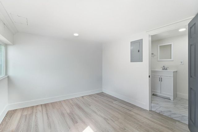 2124 Scenic Dr, Modesto, CA 95355