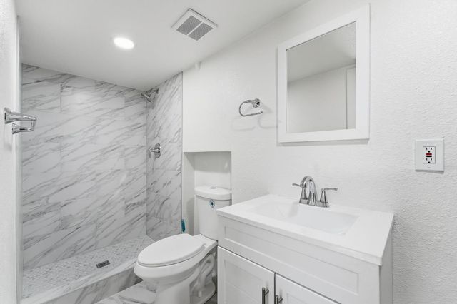 2124 Scenic Dr, Modesto, CA 95355