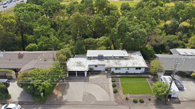 2124 Scenic Dr, Modesto, CA 95355