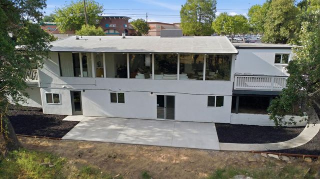 2124 Scenic Dr, Modesto, CA 95355