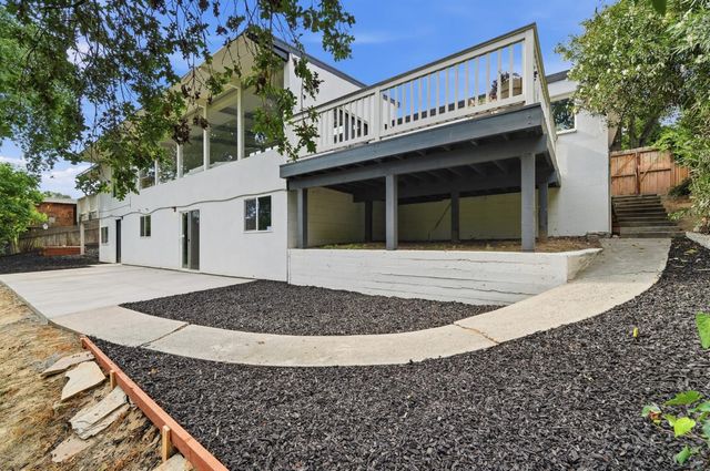 2124 Scenic Dr, Modesto, CA 95355