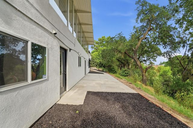 2124 Scenic Dr, Modesto, CA 95355