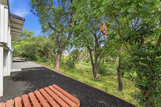 2124 Scenic Dr, Modesto, CA 95355