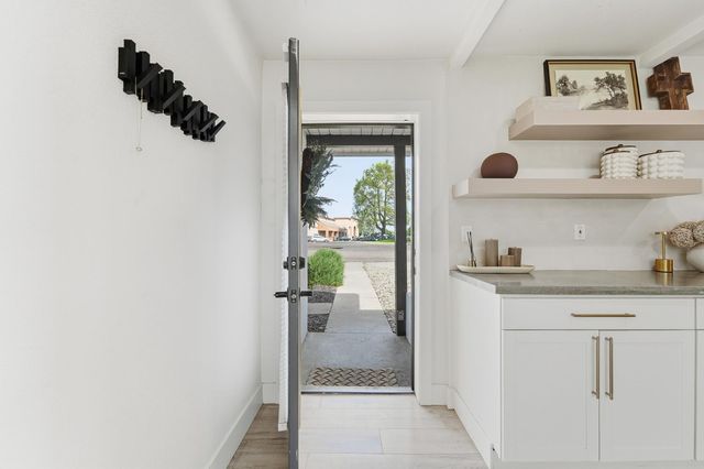 2124 Scenic Dr, Modesto, CA 95355