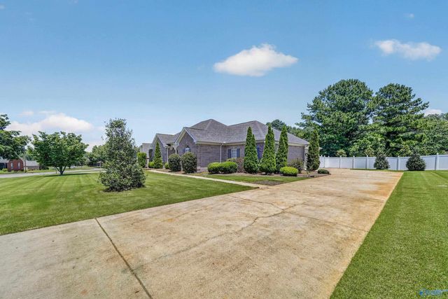 112 Fawn Ridge Drive, Decatur, AL 35603
