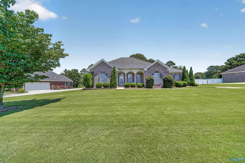 112 Fawn Ridge Drive, Decatur, AL 35603