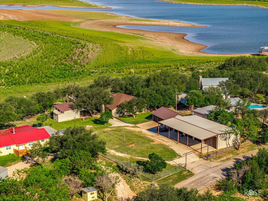 Image 3 of property listing at 216 Wheat Circle, Blackwell, TX 79506
