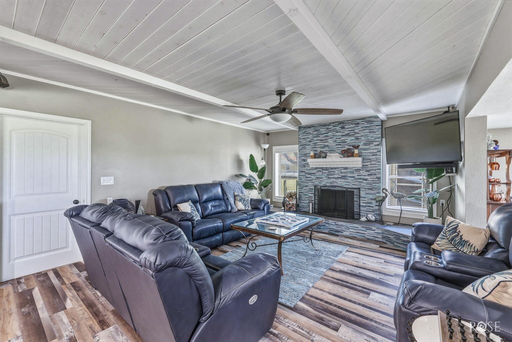 Image 7 of property listing at 216 Wheat Circle, Blackwell, TX 79506