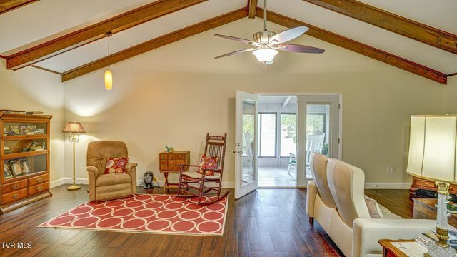 42 Wellington, 42, Bristol, TN 37620