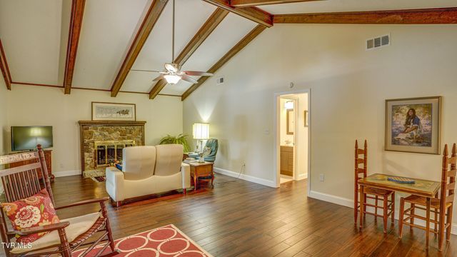 42 Wellington, 42, Bristol, TN 37620