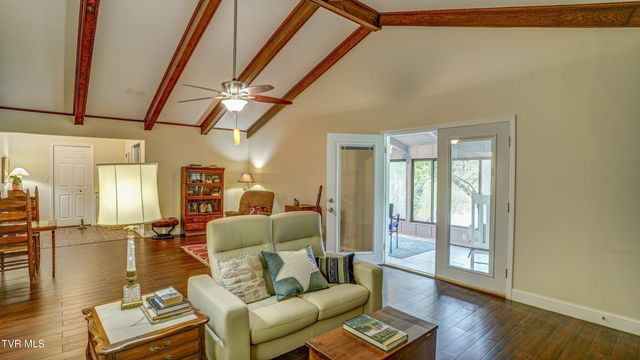 42 Wellington, 42, Bristol, TN 37620