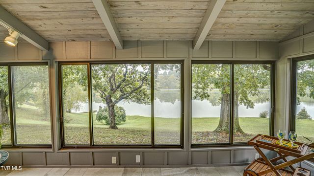 42 Wellington, 42, Bristol, TN 37620