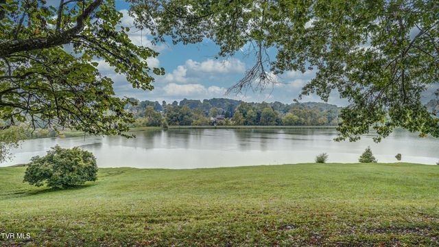 42 Wellington, 42, Bristol, TN 37620