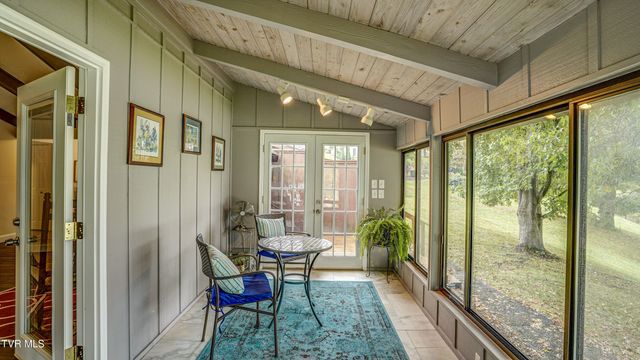 42 Wellington, 42, Bristol, TN 37620