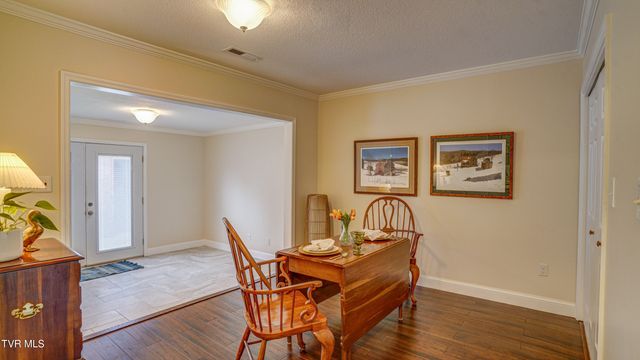 42 Wellington, 42, Bristol, TN 37620