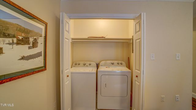 42 Wellington, 42, Bristol, TN 37620