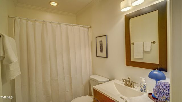 42 Wellington, 42, Bristol, TN 37620