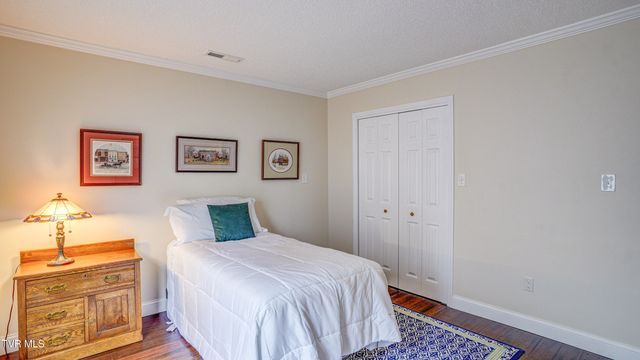 42 Wellington, 42, Bristol, TN 37620