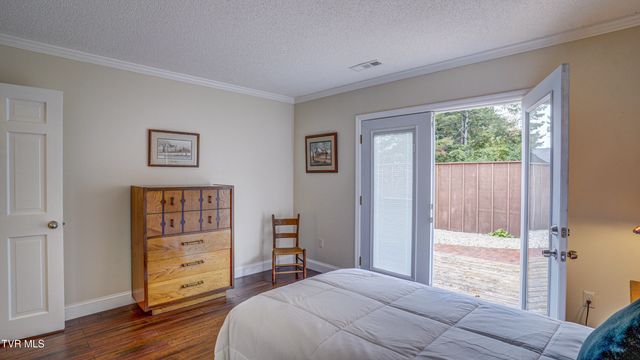 42 Wellington, 42, Bristol, TN 37620