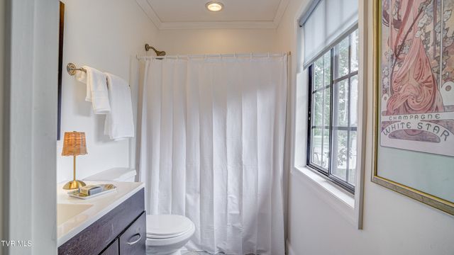 42 Wellington, 42, Bristol, TN 37620