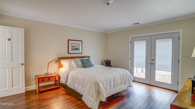 42 Wellington, 42, Bristol, TN 37620