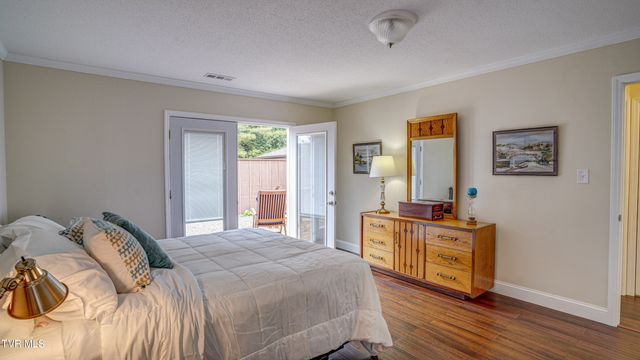 42 Wellington, 42, Bristol, TN 37620