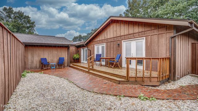 42 Wellington, 42, Bristol, TN 37620