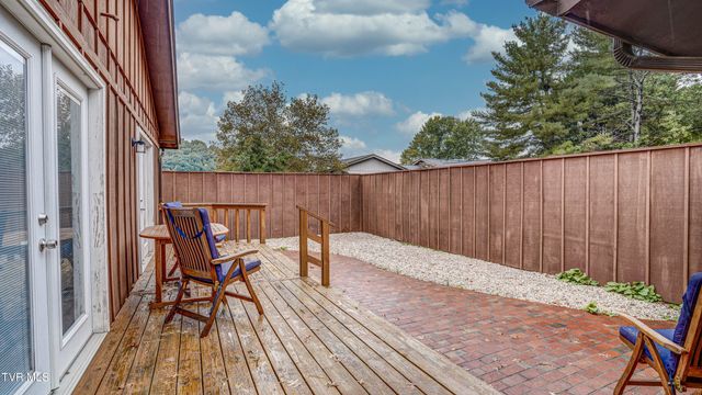 42 Wellington, 42, Bristol, TN 37620