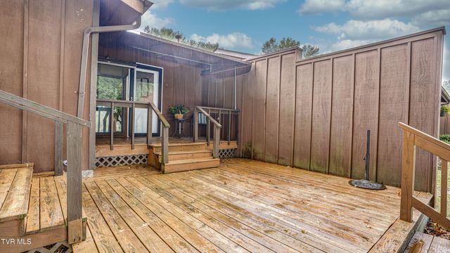 42 Wellington, 42, Bristol, TN 37620