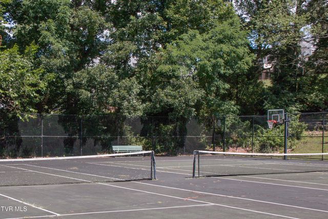 42 Wellington, 42, Bristol, TN 37620