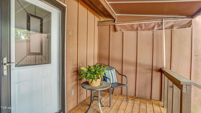 42 Wellington, 42, Bristol, TN 37620