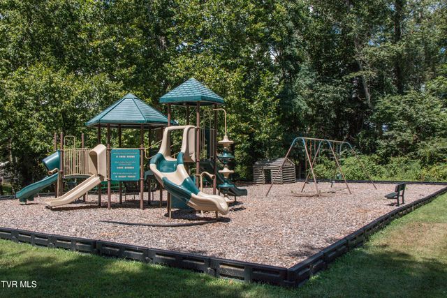 42 Wellington, 42, Bristol, TN 37620