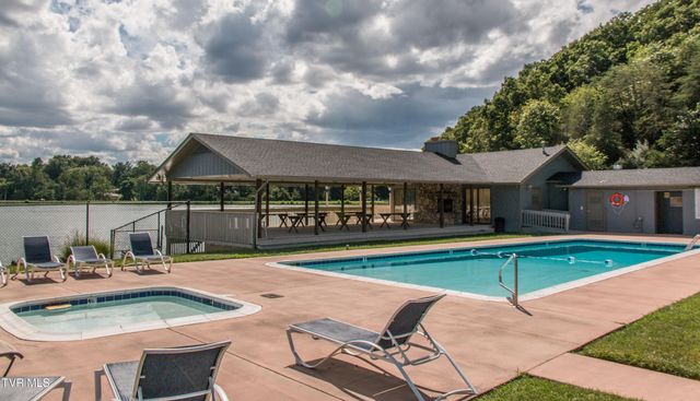 42 Wellington, 42, Bristol, TN 37620