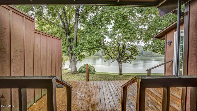 42 Wellington, 42, Bristol, TN 37620