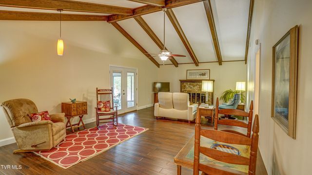 42 Wellington, 42, Bristol, TN 37620