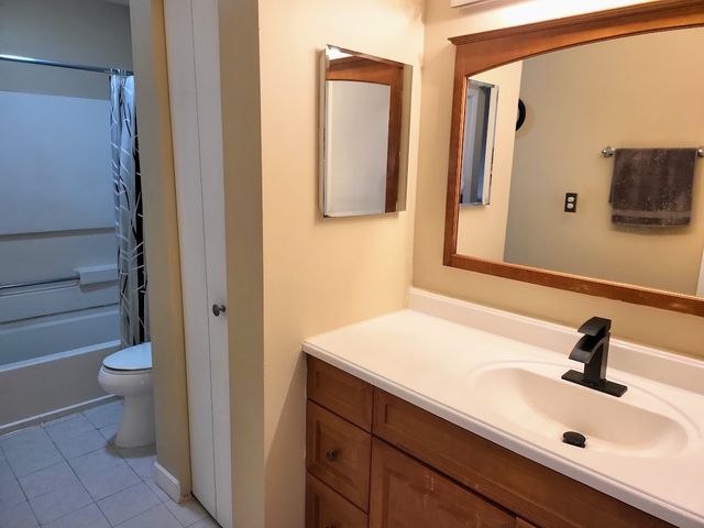 216 Ivy Court, Streamwood, IL 60107