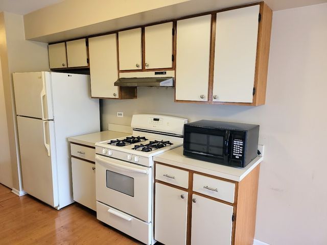 216 Ivy Court, Streamwood, IL 60107