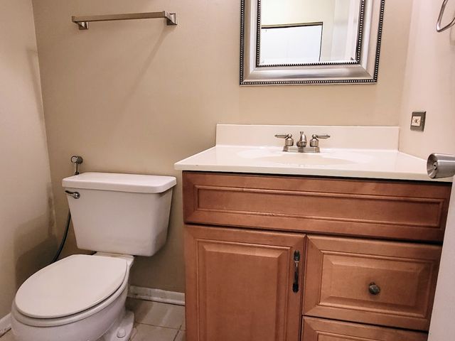 216 Ivy Court, Streamwood, IL 60107