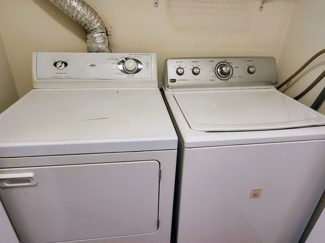 216 Ivy Court, Streamwood, IL 60107