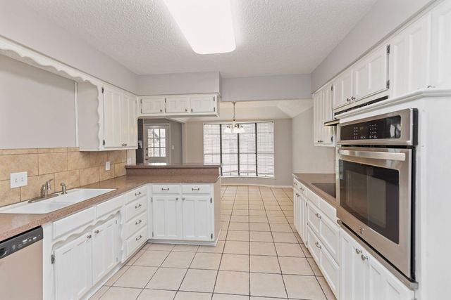 2109 Dartmouth Drive, Arlington, TX 76015