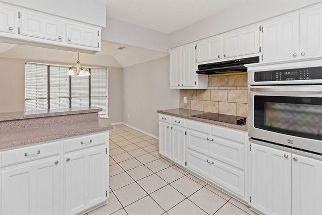 2109 Dartmouth Drive, Arlington, TX 76015