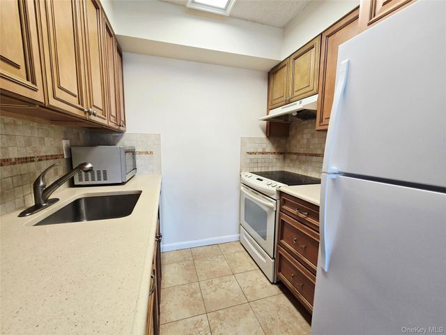 142 Main Street 3D, Mineola, NY 11501