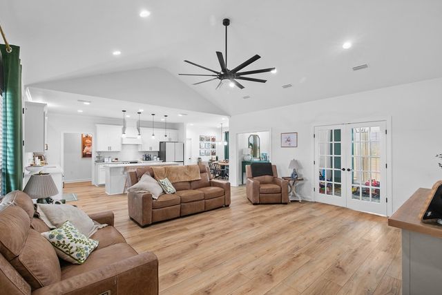 527 Sasser Rd, Dothan, AL 36305